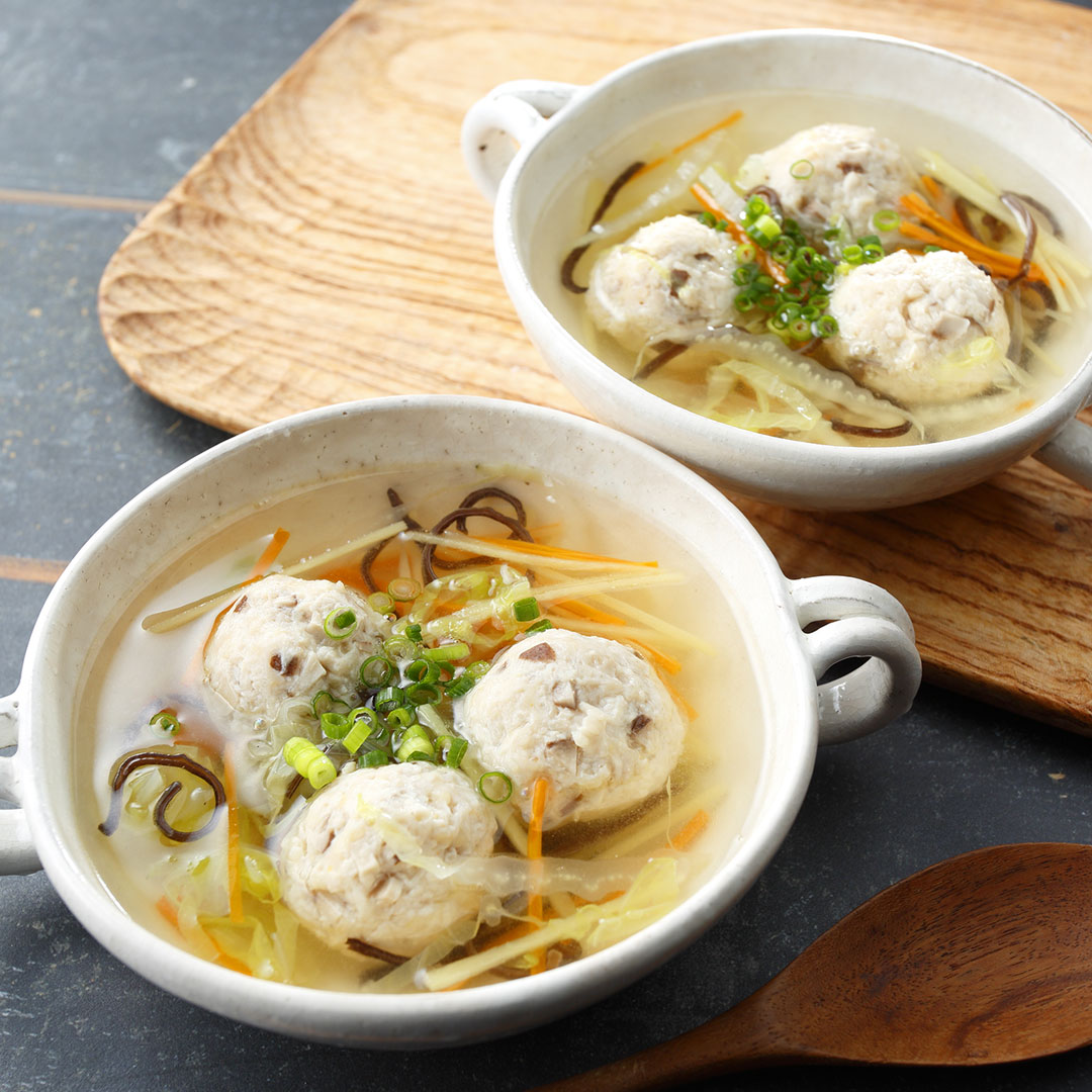 鶏つみれと千切り野菜のスープ