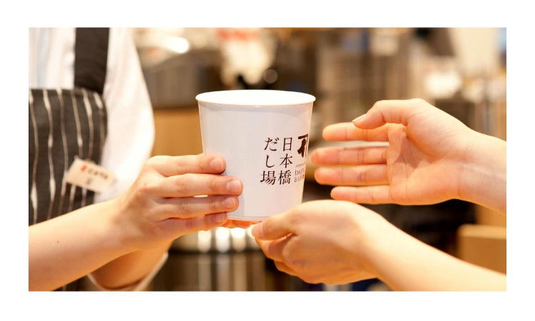 日本橋だし場で人気の「飲むおだし」がご家庭で。本枯鰹節と昆布の豊かな風味を存分にお楽しみください。